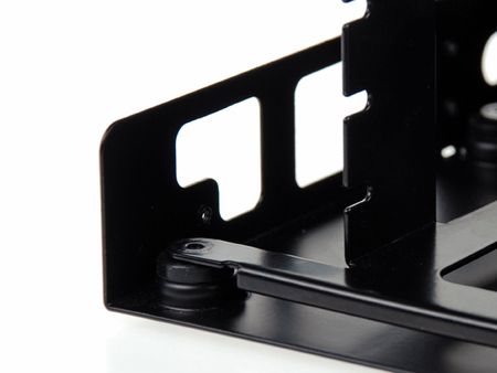 Built-in shock-absorbing pads to prevent vibration problems from affecting hard drive operations.