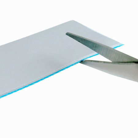 High performance thermal pad, easy to cut with adhesion on both sides, convenient to use.