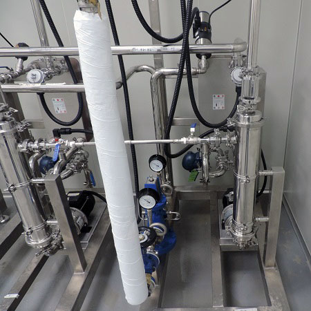 Conjuntos de Agua Caliente - Unidades de agua caliente con válvulas de vapor y trampa.