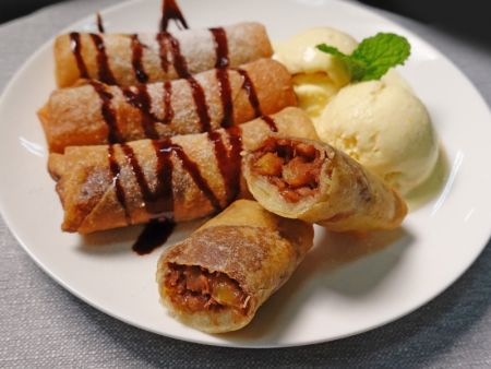 Sweet filling spring roll made with highly efficient automated production