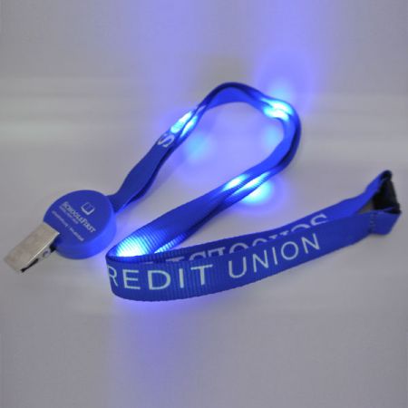LED-lysende snor med badge-klips - LED-lysende snor med badge-klips