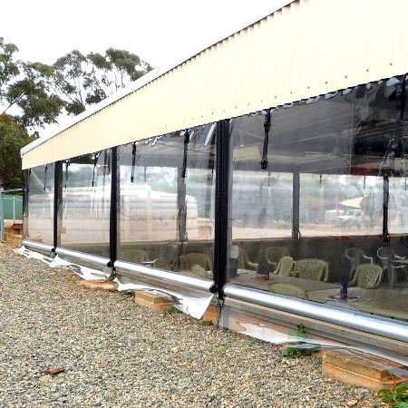 Aplicații PVC în corturi de exterior și acoperiri anti-UV