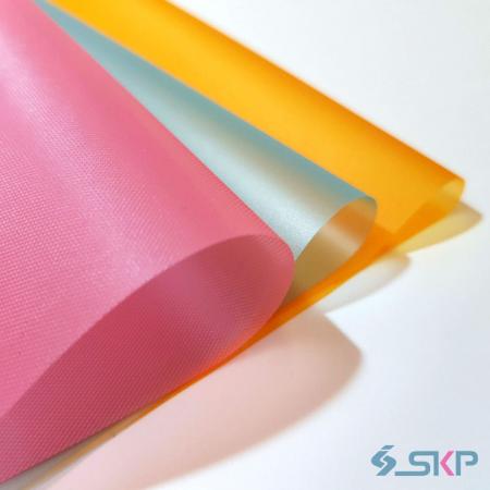 Film en PVC translucide coloré - couleur personnalisée