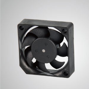 Serie de ventiladores de enfriamiento DC con un ventilador de 35 mm x 35 mm x 10 mm - TITAN- Ventilador de enfriamiento DC con un ventilador de 35 mm x 35 mm x 10 mm, ofrece tipos versátiles para las necesidades del usuario.