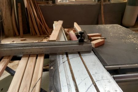 Sawing board equipment table.