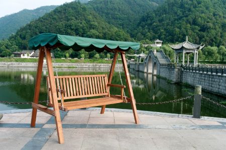 Modern Leisure Wooden Porch Swing with Sunshade (Load 250kg) - Outdoor leisure wooden swing seat