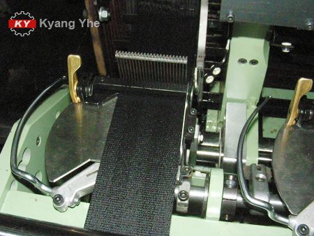Запасні частини для голкового ткацького верстата KY для кронштейна стрічки.